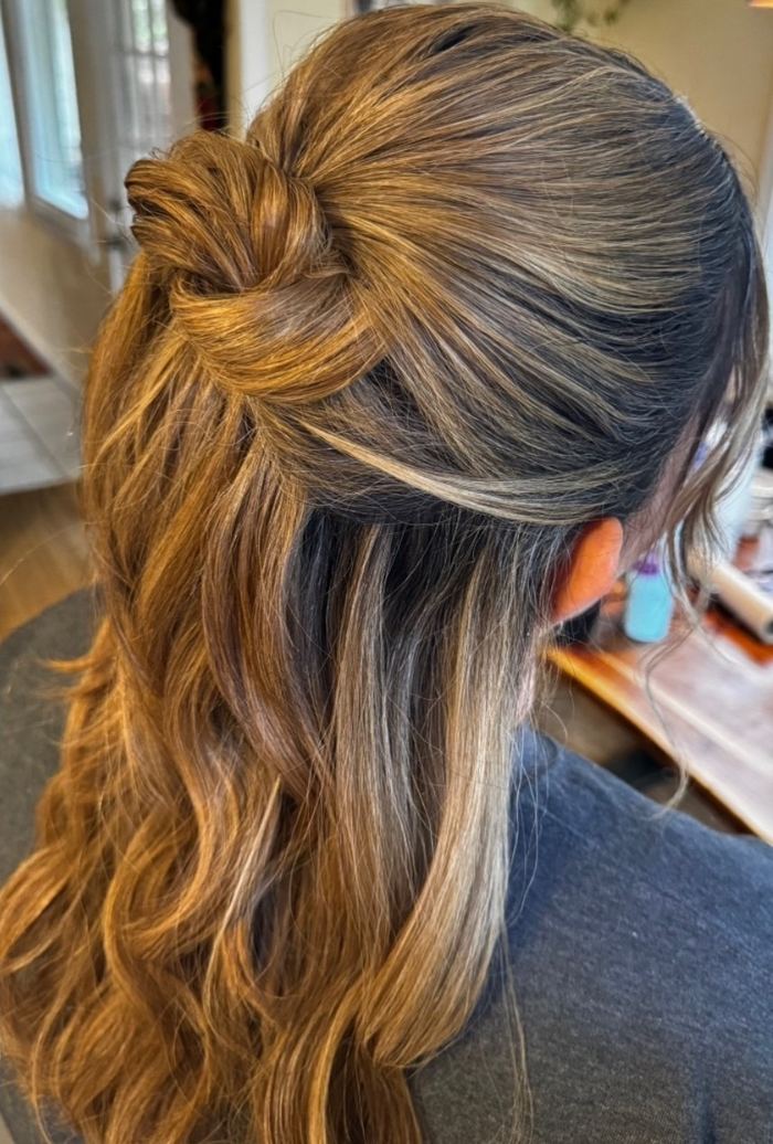 Twisted knot half-up hairstyle by Yiqara Hair Co.