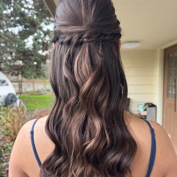 Braided half-up hairstyle, Yiqara Hair Co. Instagram