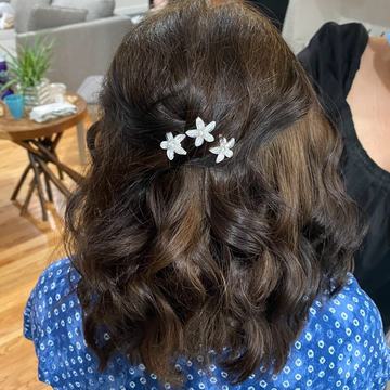 Floral half-up hairstyle, Yiqara Hair Co. Instagram