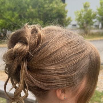 Curly textured updo, Yiqara Hair Co. Instagram
